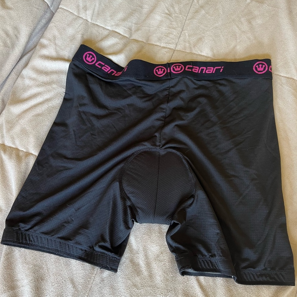Camaro Women’s Gel Short cycling chamois, black, size XL. Excellent condition.